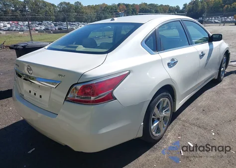 2015 Nissan Altima 2.5 Sv из США, поврежденный, VIN 1N4AL3AP3FC175039